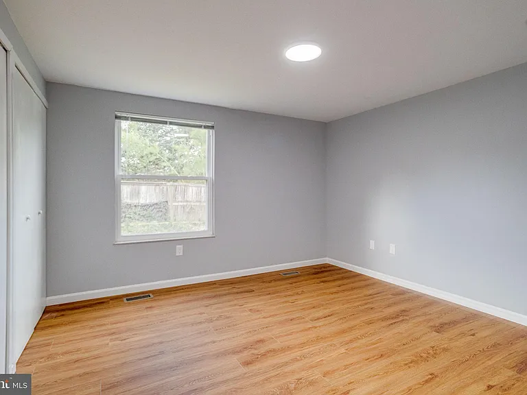 1359 Raleigh Dr — Photo 18