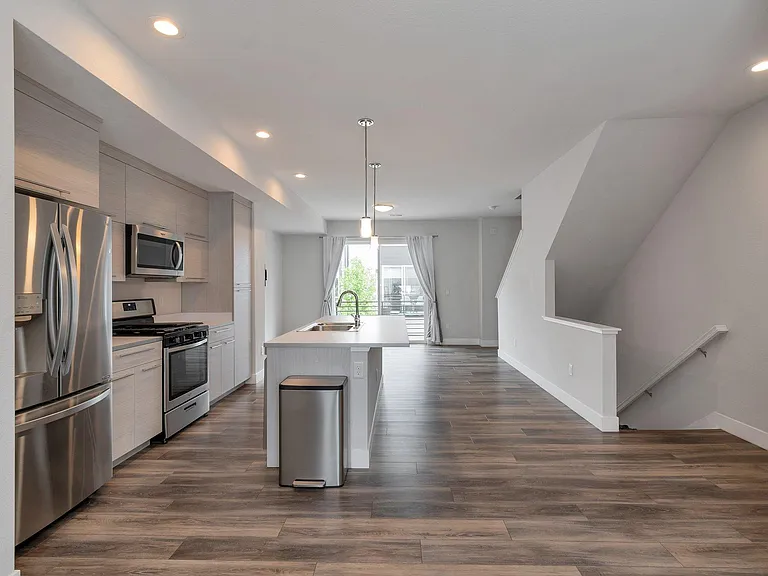 5586 W 11th Pl — Photo 3
