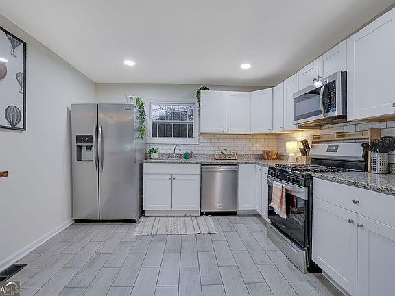 4th image of 647 Alfred Rd NW