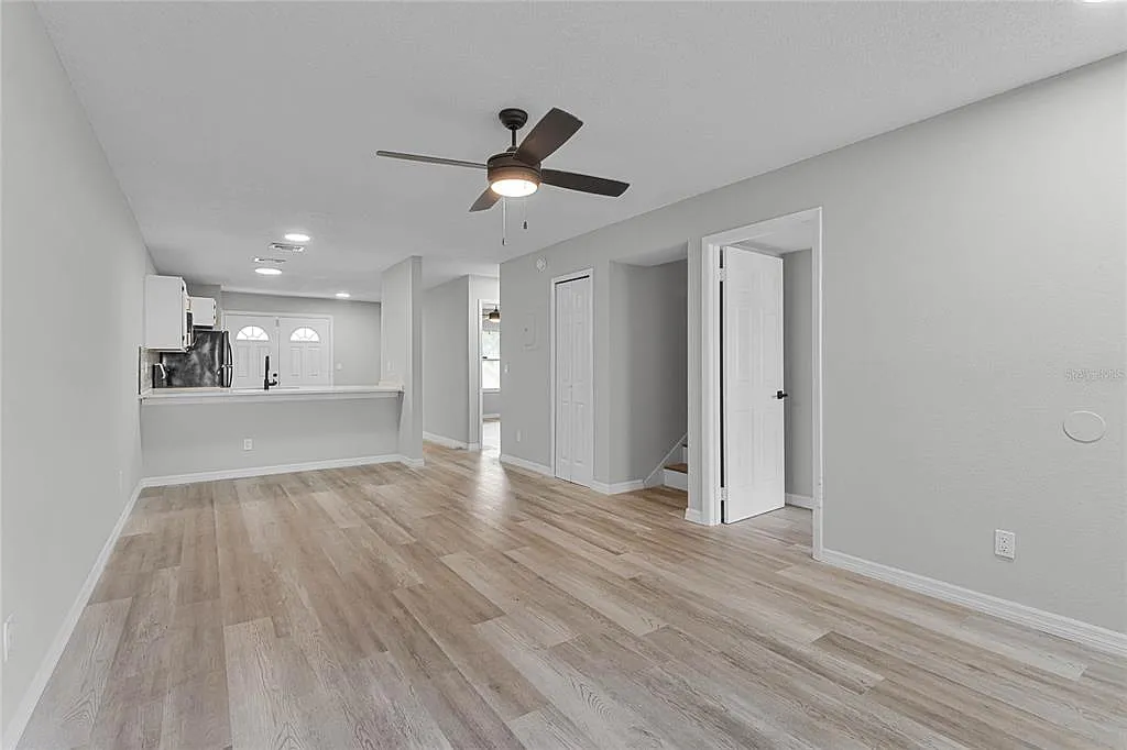 3 bed, 2.0 bath, 1377 sqft, $1,865 — Photo 4