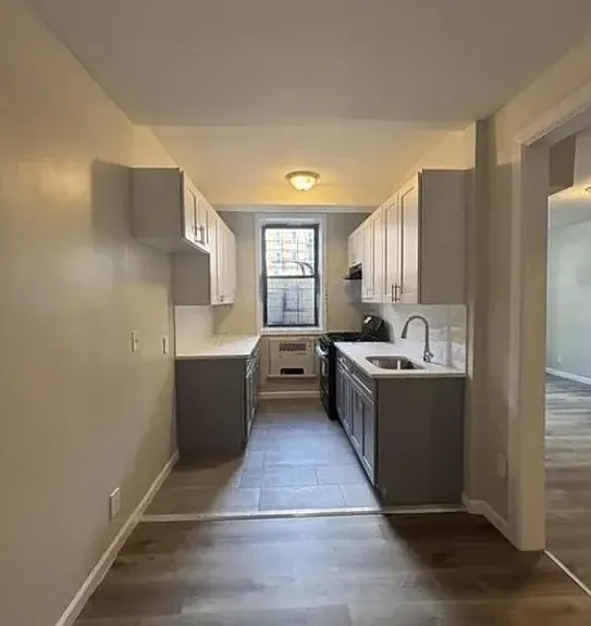 22 Van Velsor Pl #25-1G — Photo 1