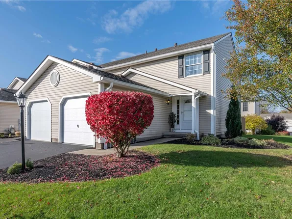 45 Camberley Pl, Penfield, NY 14526