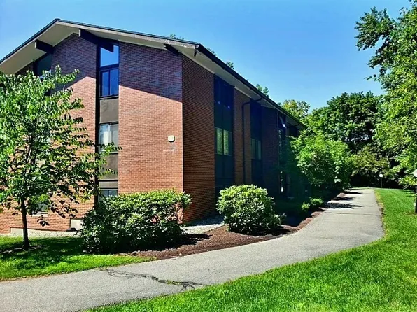 5 Longwood Dr #205, Andover, MA 01810