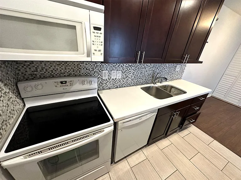 2750 Holly Hall St #704 — Photo 10