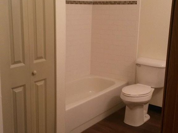 3rd image of 607 Kenwood Ave APT 207
