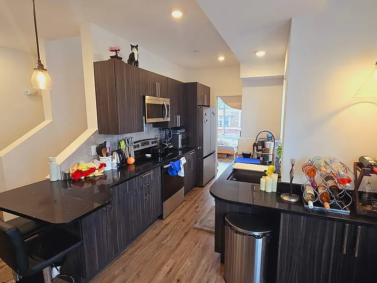 622 N 35th St #4 — Photo 3