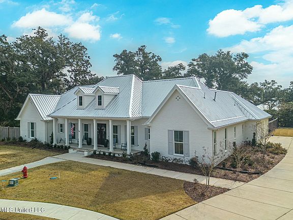 5th image of 114 Seaside Oaks Dr