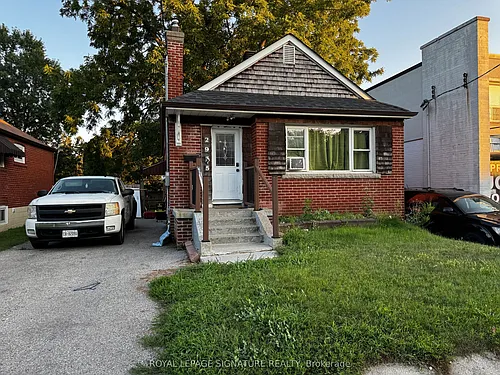 2935 Saint Clair Ave E Photo 1 2935 Saint Clair Ave E Photo 1