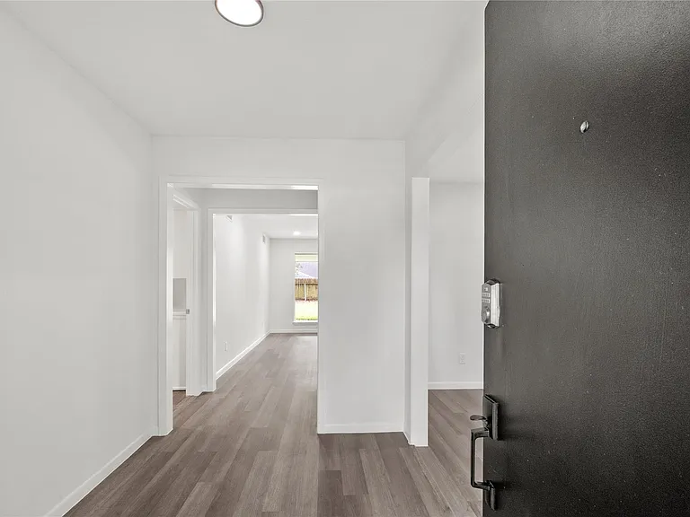 8307 Braesview Ln — Photo 3