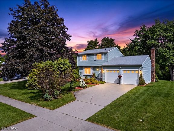 2nd image of 4799 Emerald Ln