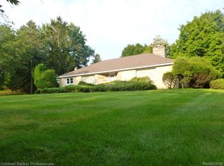 11557 Hartland Rd, Fenton, MI 48430