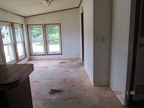 4th image of 3046 W Broadway