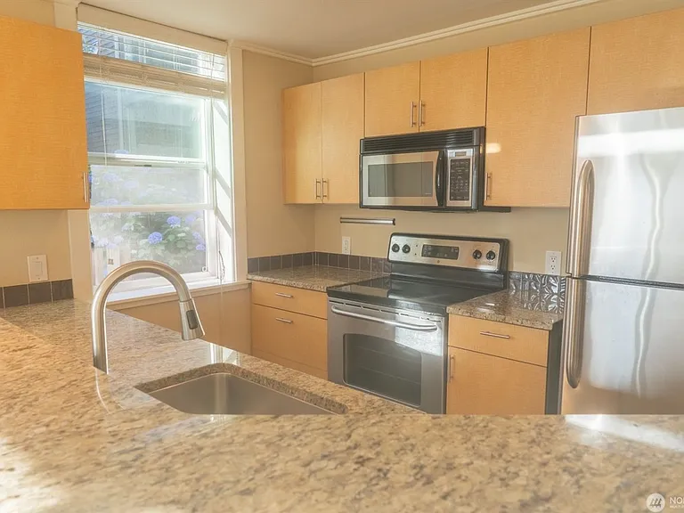 626 4th Ave W #201 — Photo 7