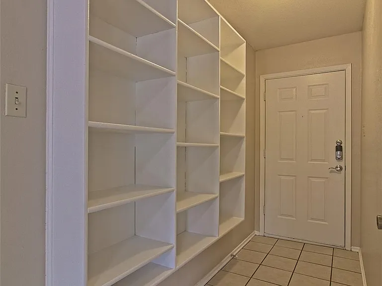 914 Garden Meadow Dr — Photo 6