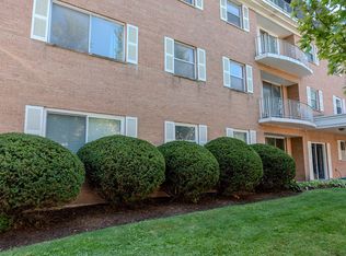 415 Wesley Ave APT 24, Oak Park, IL 60302