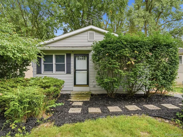11954 Maxfield Blvd, Hartland, MI 48353