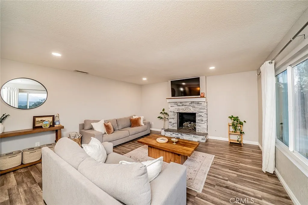 3 bed, 1470 sqft, $5,500 — Photo 3