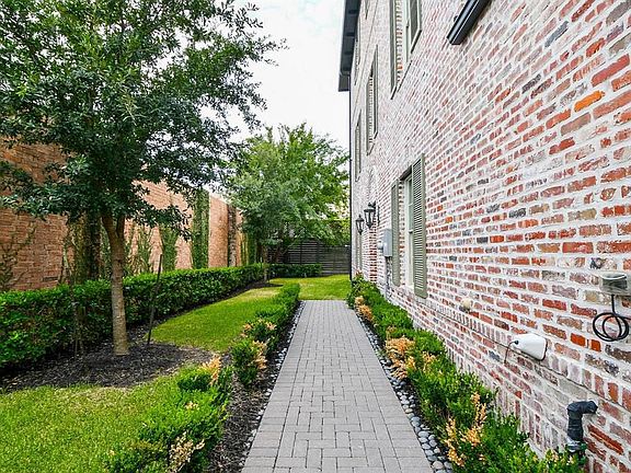 3rd image of 7562 Little Caprese Ln