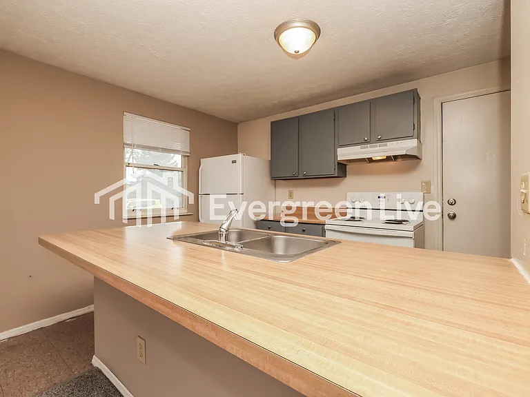 8119 Mount Hood — Photo 8