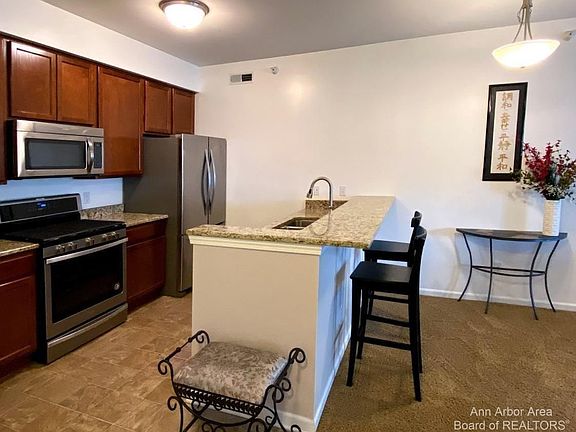 5th image of 1009 E Summerfield Glen Cir