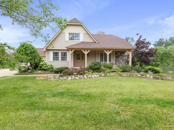 10100 Emerald Dr, Brooklyn, MI 49230