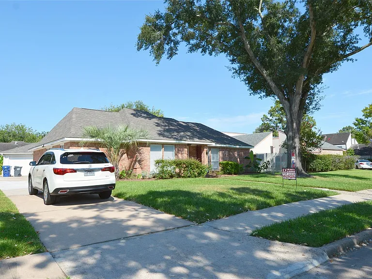 6707 Las Brisas Dr — Photo 1