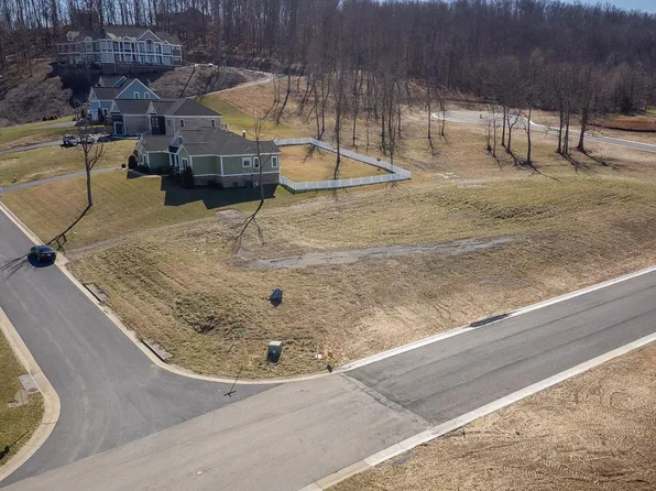 33 Rolling Oaks Dr, Fishersville, VA 22939