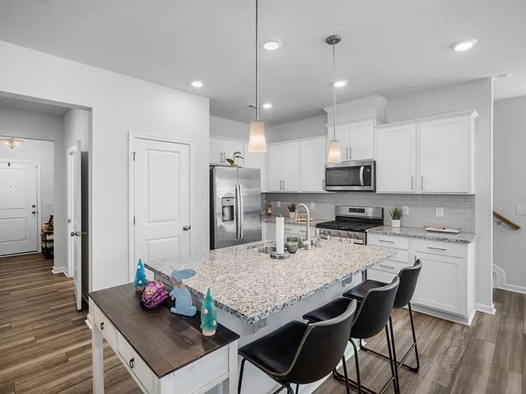 818 Falls Grove Trl — Photo 4