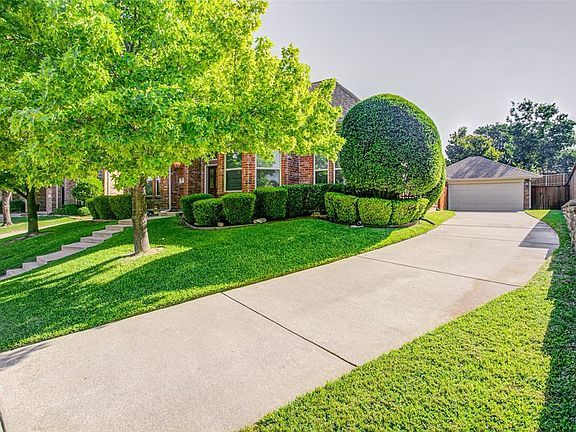 2nd image of 317 Fallen Leaf Ln