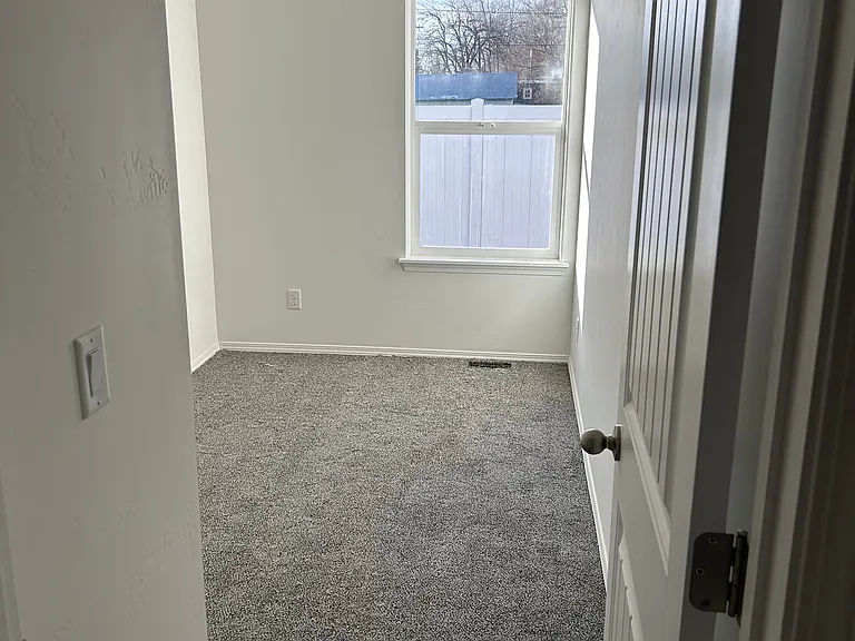 325 W Avenue F — Photo 7