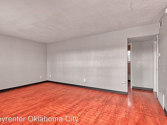 5th image of 2711 NW 36th St #2709