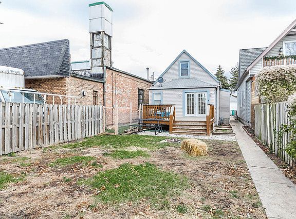 3rd image of 1605 East Ave