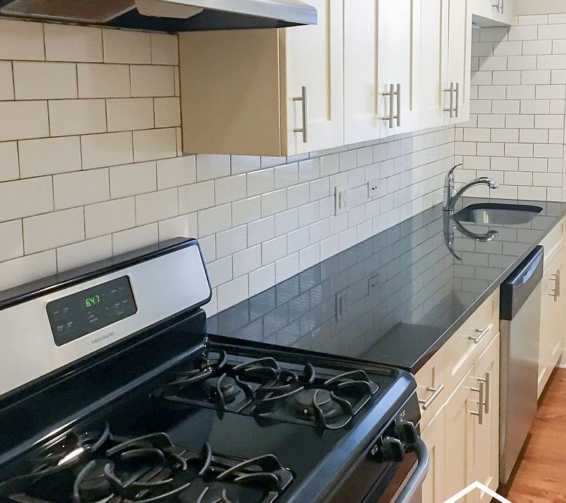 1st image of 855 W Cornelia Ave APT 1