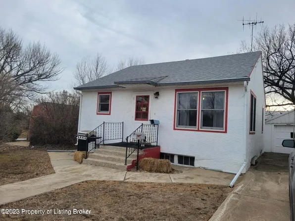 707 3rd Ave W, Lemmon, SD 57638