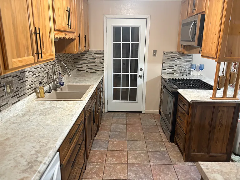 210 Curve Dr — Photo 4