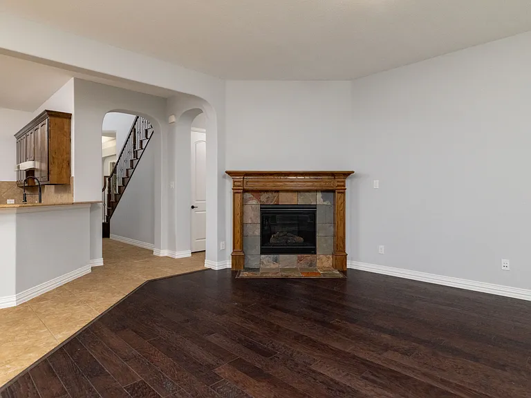 305 Dorset Ct — Photo 9
