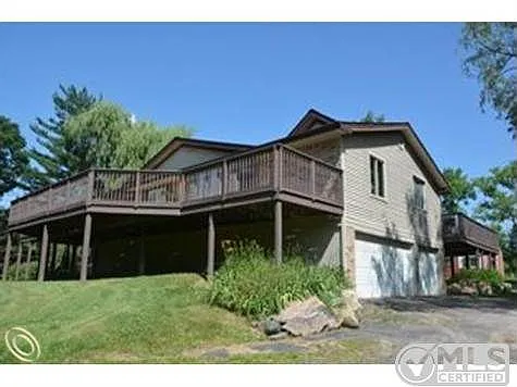 755 E Romeo Rd photo 1