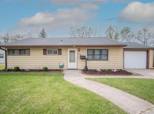 628 Pleasant DRIVE, West Bend, WI 53095
