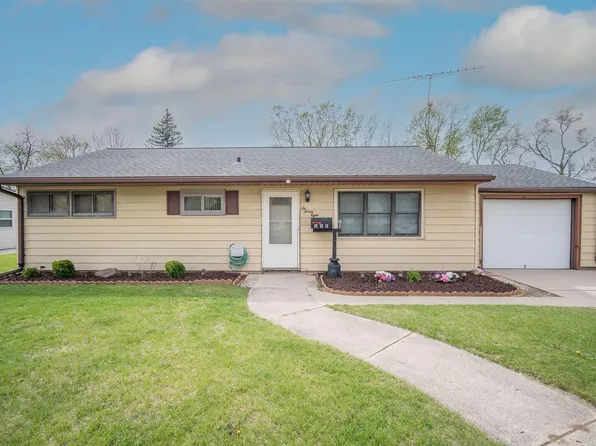 628 Pleasant DRIVE, West Bend, WI 53095