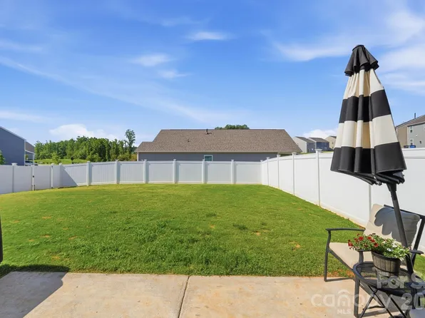 170 Giant Oak Ave, Statesville, NC 28677