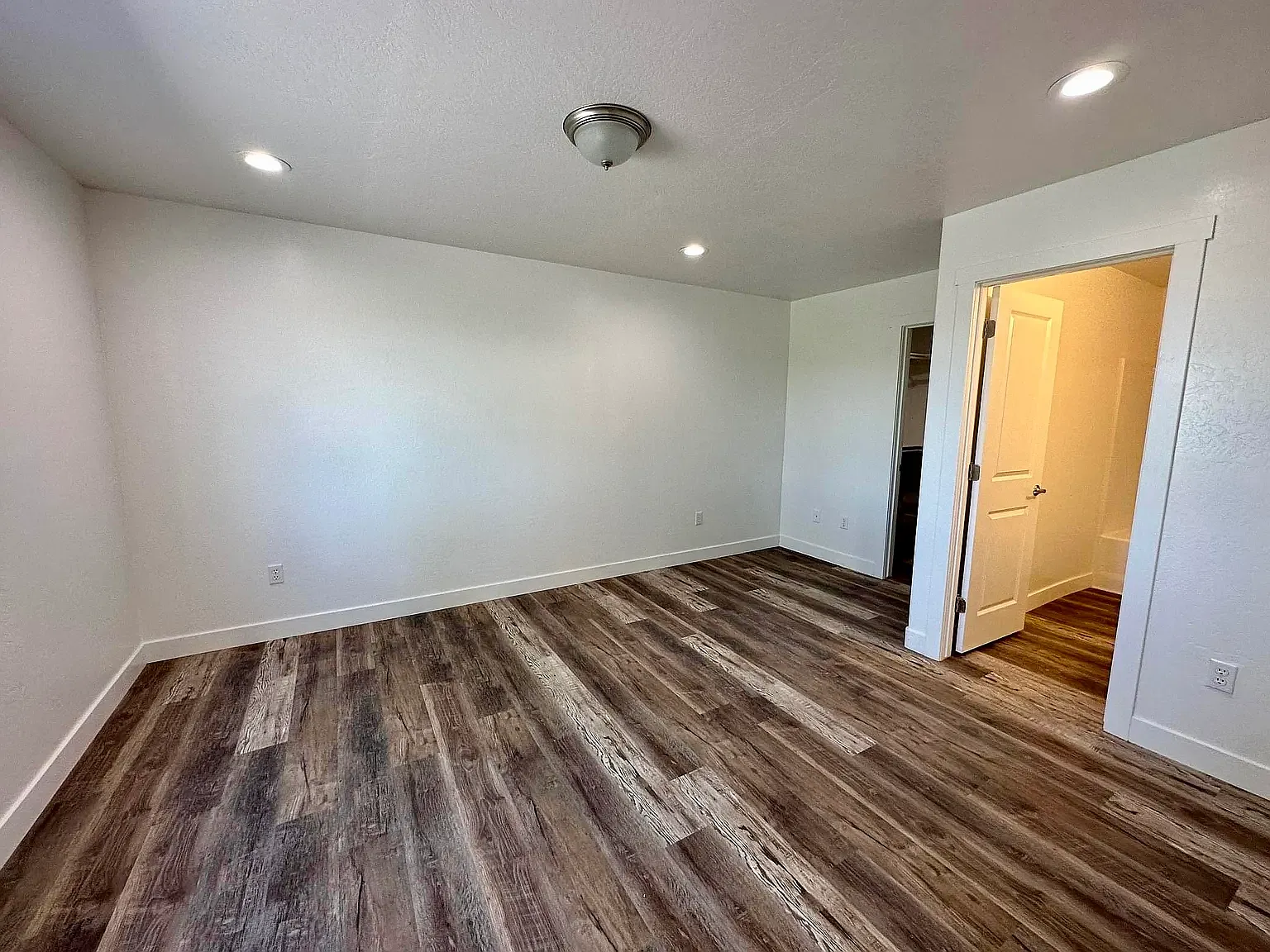 2 bed, 750 sqft, $1,350 — Photo 2
