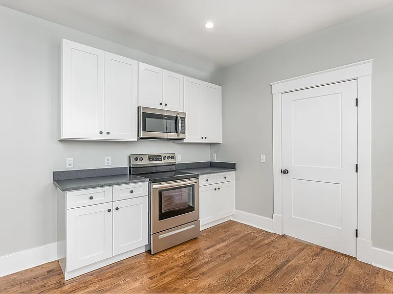 114 W Anderson St #B — Photo 6