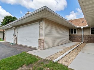 808 White Oak Ct, New Brighton, MN 55112
