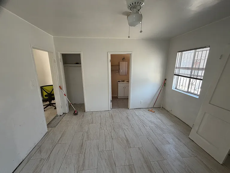 2410 N Eastern Ave #1/2 — Photo 3
