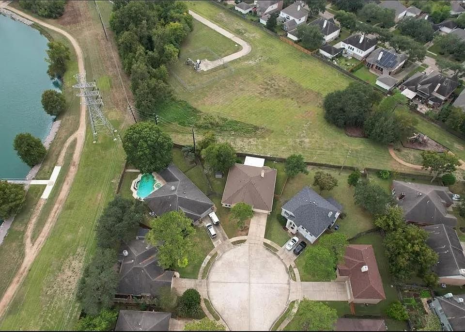 1st image of 4102 Forest Leaf Cir