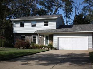 519 Cedarcrest Dr, Tallmadge, OH 44278