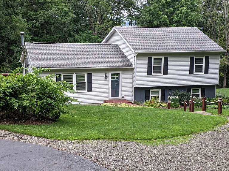 1277 Elmira Rd — Photo 2