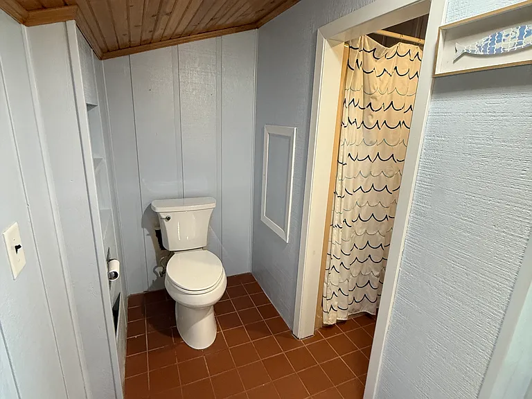 881 E Shore Dr — Photo 14