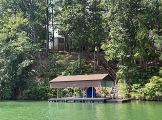 701 Lakeview Dr, Penhook, VA