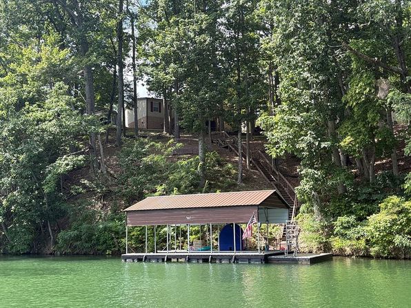 701 Lakeview Dr
